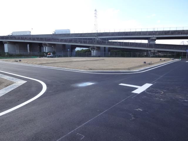 Local photos, including front road. Local (10 May 2013) Shooting