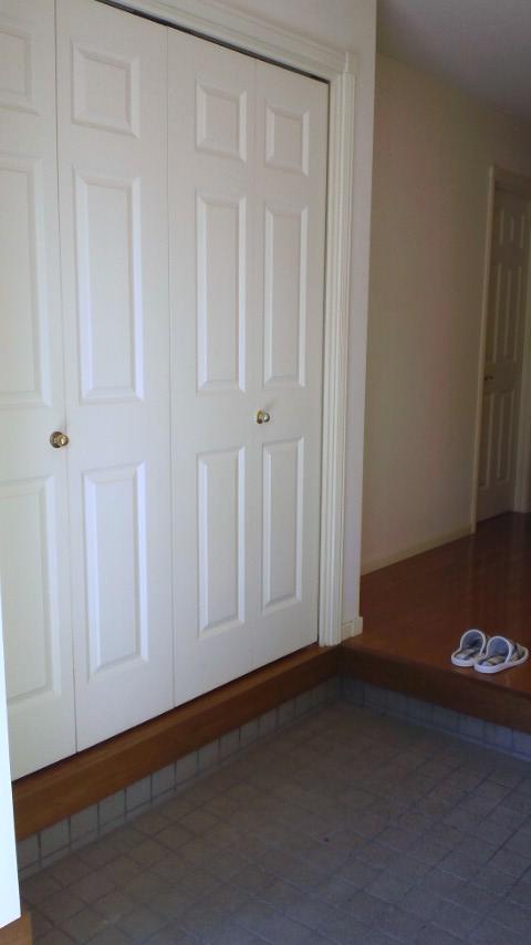 Entrance. Entrance storage