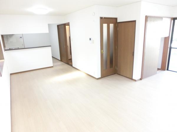 Same specifications photos (living). Spacious living room!  Re-covered already to cushion floor