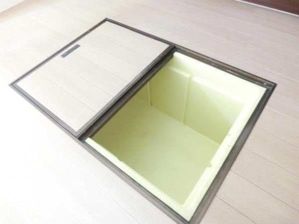 Receipt. Underfloor Storage There