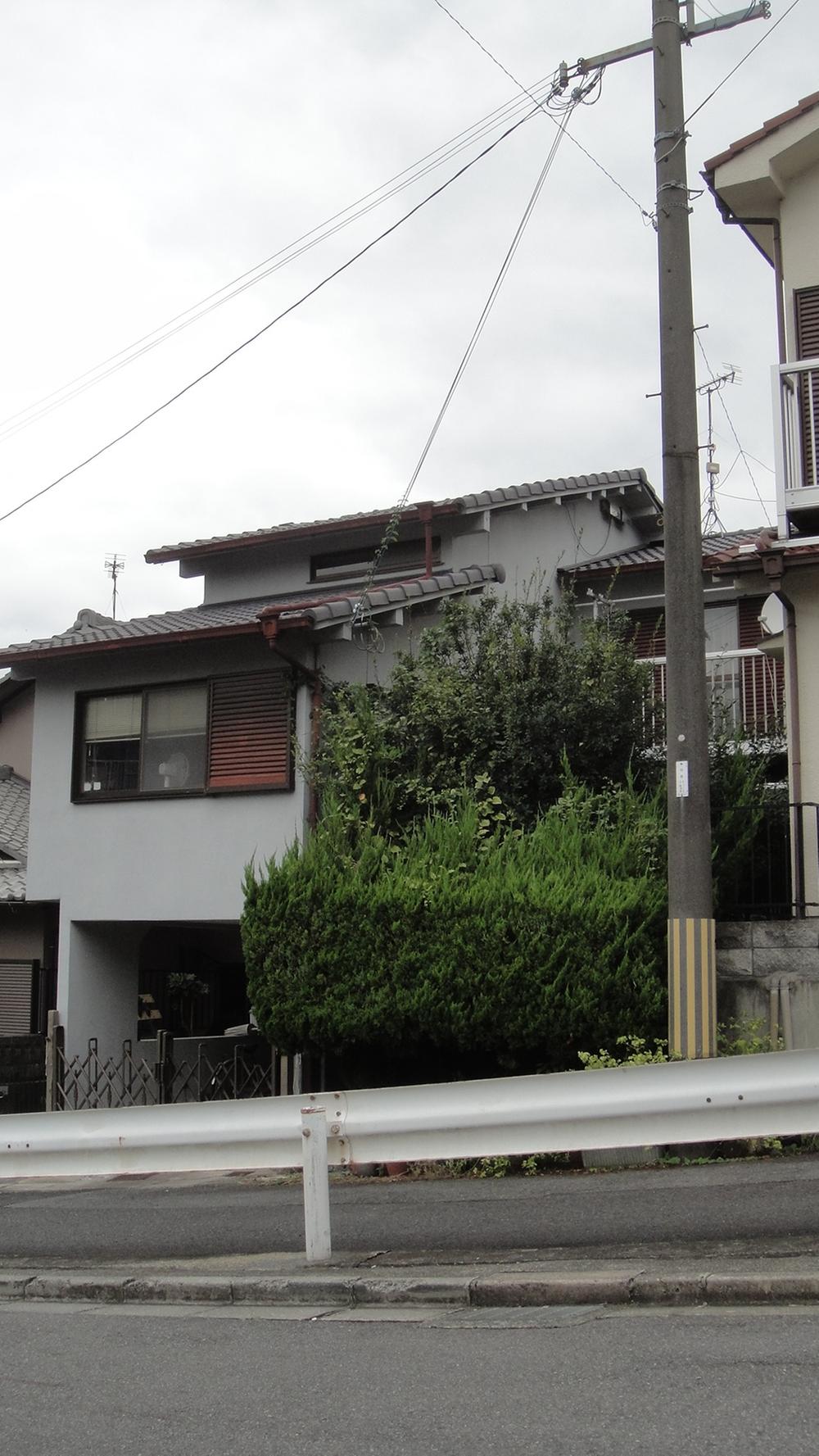 Local appearance photo. ・ Facing south ・ Yang per good local (October 2013) Shooting