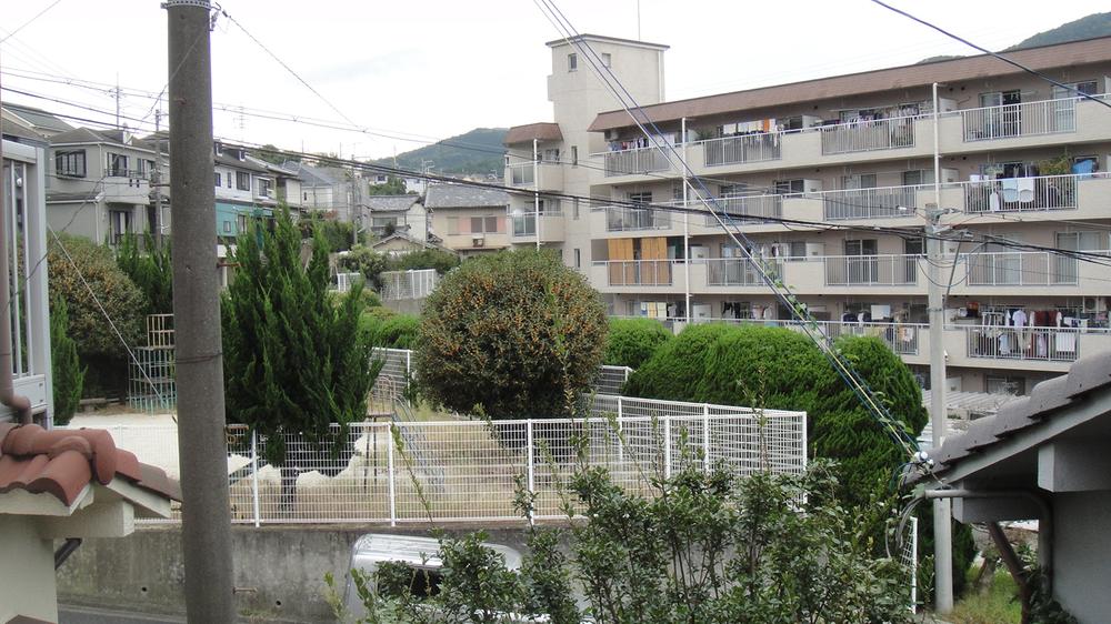 View photos from the dwelling unit. Local (10 May 2013) Shooting