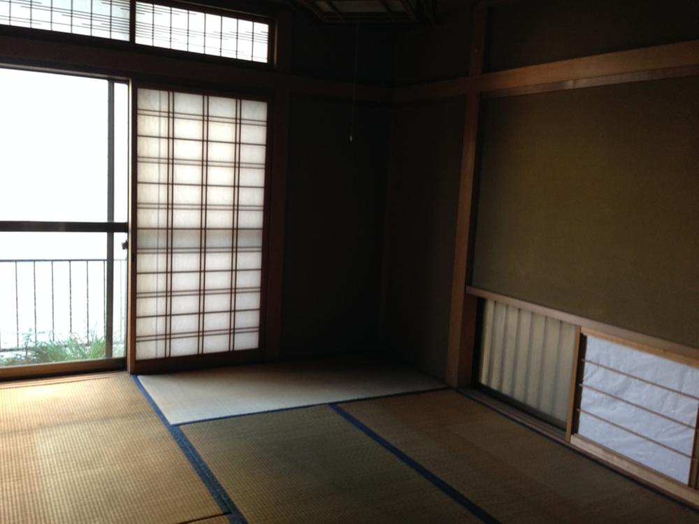 Non-living room. First floor Japanese-style room. Next door is a Western-style.