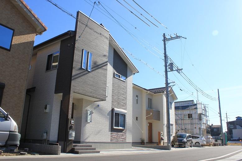 Local photos, including front road. Local photo (H26.1.7 shooting) is in one after another building!