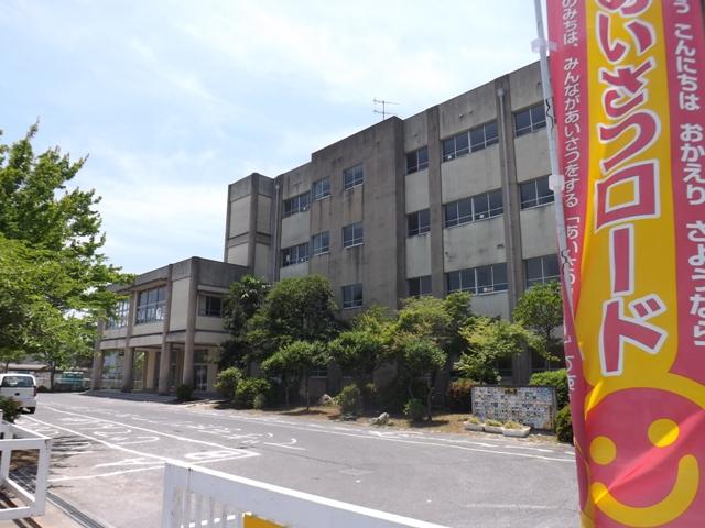 Primary school. 359m to Otsu Municipal Karasaki Elementary School