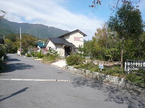 Local photos, including front road. Local (11 May 2013) Shooting