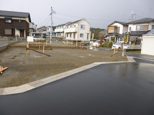 Local photos, including front road. Local (April 2013) Shooting