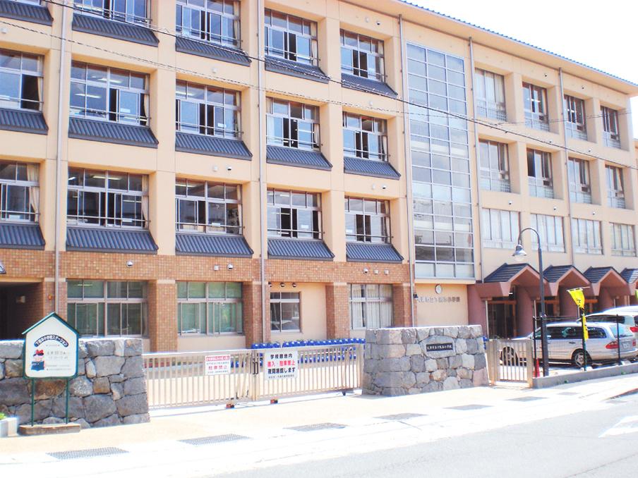 Primary school. Shimosakamoto until elementary school 1040m