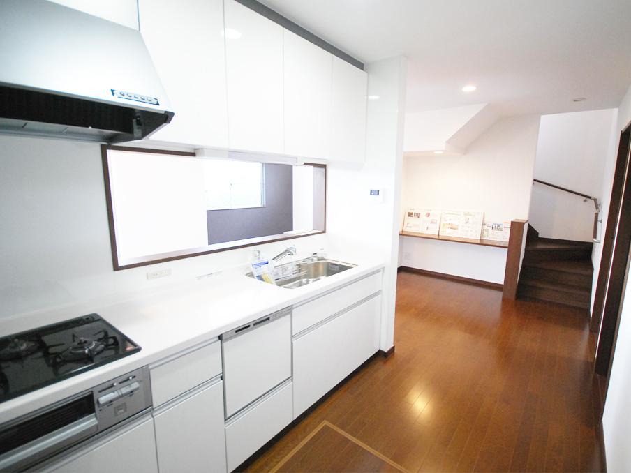 Kitchen. Kitchen with convenient Dishwasher. (No. 17 locations)
