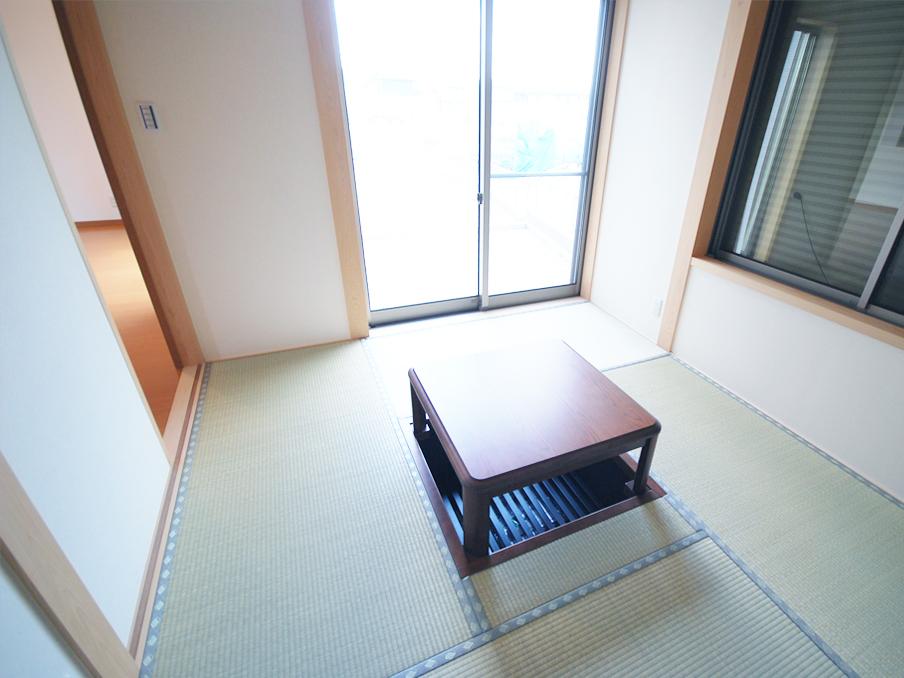 Non-living room. Installation your stand digging in the south-facing Japanese-style room, which was made in the living room back. (No. 18 locations)
