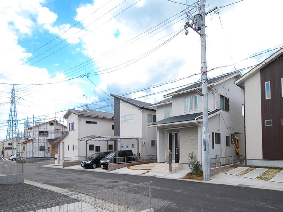Local photos, including front road. The sky is spread, Leafy streets. Brightly, We offer a comfortable life.