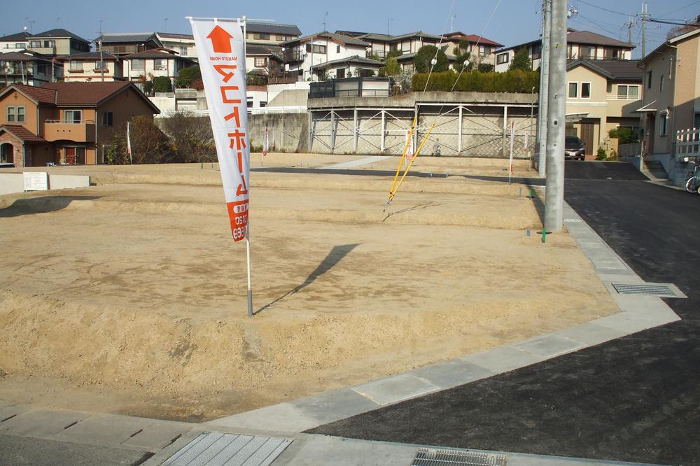 Local photos, including front road. Local (12 May 2013) Shooting