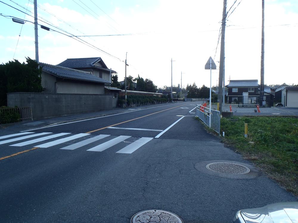 Local photos, including front road. Local (11 May 2013) Shooting