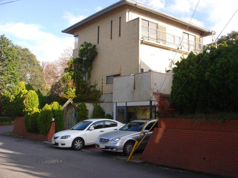 Local photos, including front road. Local (11 May 2013) Shooting