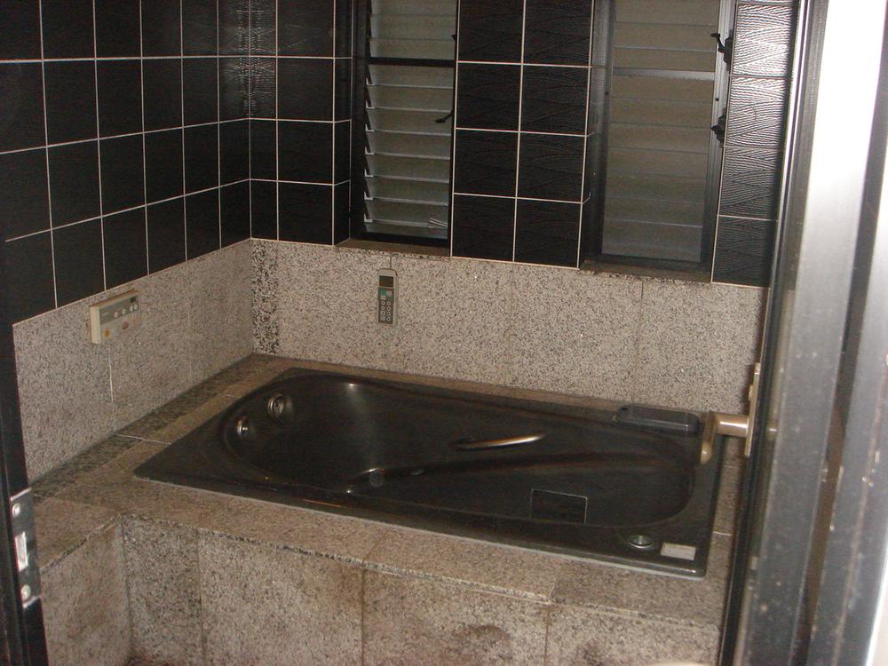 Bathroom. Indoor (11 May 2013) Shooting