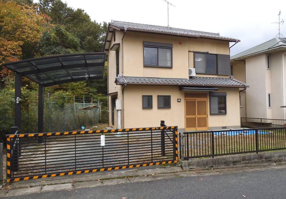 Local appearance photo. Local (11 May 2013) Shooting