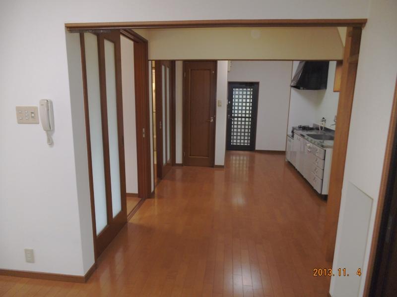 Kitchen. Indoor (11 May 2013) Shooting