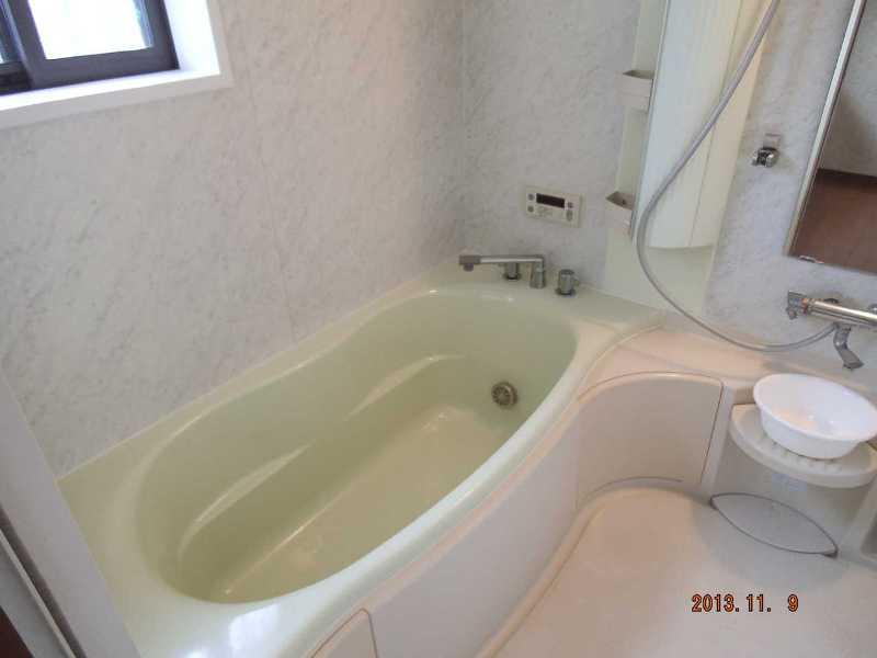 Bathroom. Indoor (11 May 2013) Shooting