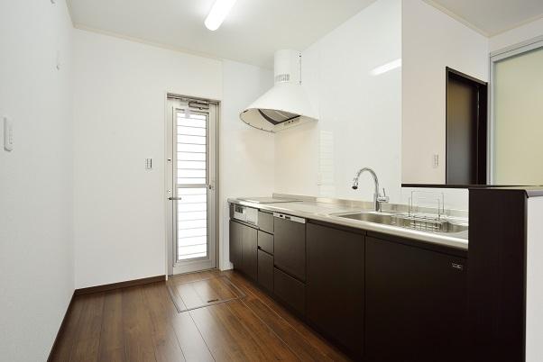 Building plan example (introspection photo). Hieitsuji stage III No. 15 place kitchen  ・ WOODONE  ・ Door color Deep Brown  ・ With dishwasher