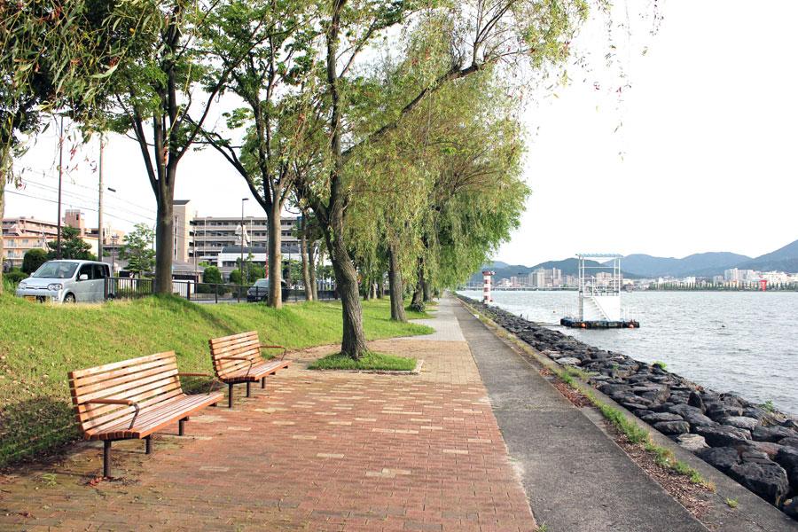 Other local. You can enjoy a walk in the slow family holiday in the promenade along the Lake Biwa.
