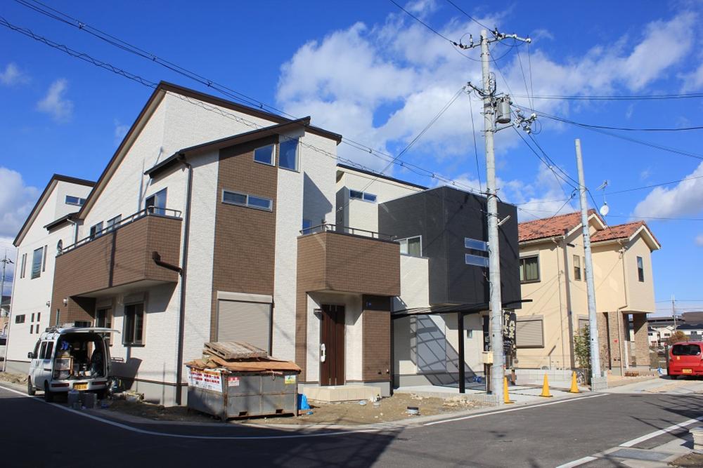 Local photos, including front road. Local photo (H25.12.20 shooting) is in one after another building! Cityscape has been made little by little.