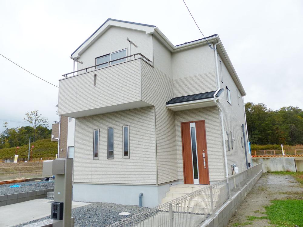 Local appearance photo. Spacious site 55 square meters more than