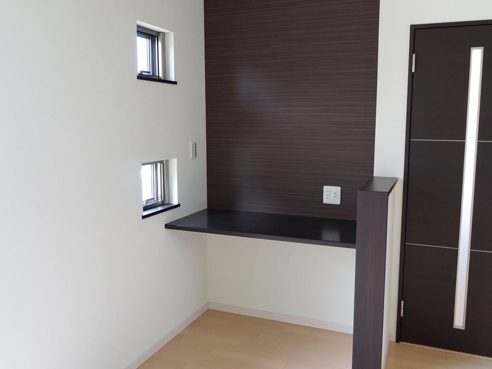 Living. Offer a personal computer corner to corner of the living room. (3-2 No. land)