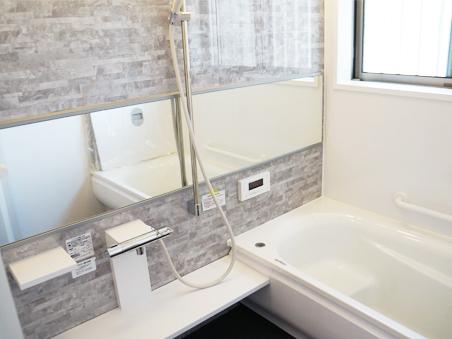 Bathroom. In the bathroom to heal fatigue of the day, Adopt a convenient Ekobenchi tub in sitz bath. (4-5 No. land)