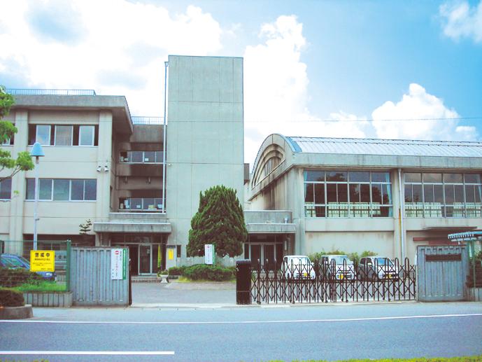 Primary school. Hayama 1300m to the East Elementary School