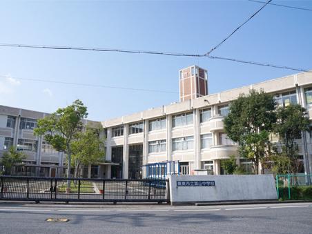 Junior high school. Hayama 850m until junior high school