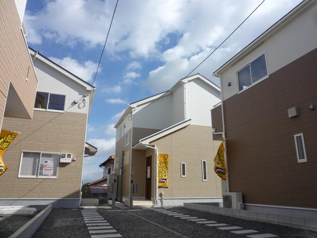 Same specifications photos (appearance). Same specifications photos (streets)