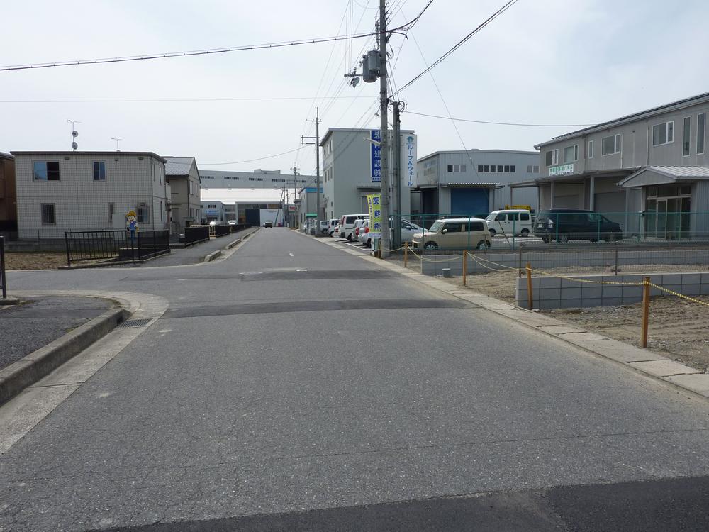 Local photos, including front road. Local (April 2012) shooting