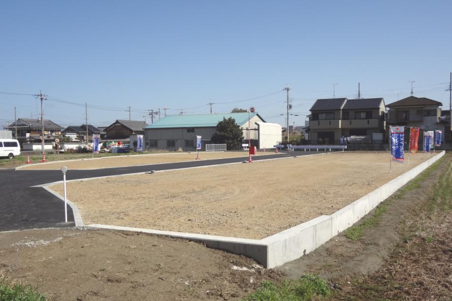 Local photos, including front road. Local (April 2013) Shooting