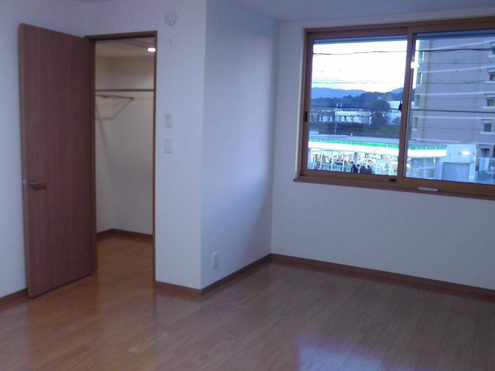 Receipt. No. 4 land Western-style housing