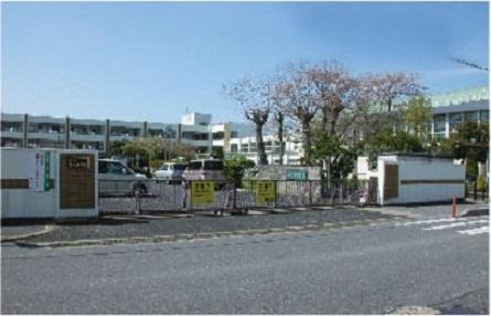 Primary school. Hayama to elementary school (220m) 220m