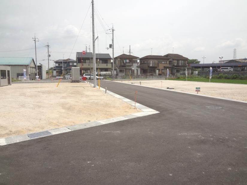 Local photos, including front road. Local (July 2013) Shooting