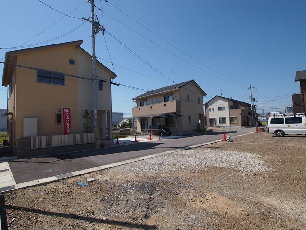 Local photos, including front road. View from local (September 2013) Shooting