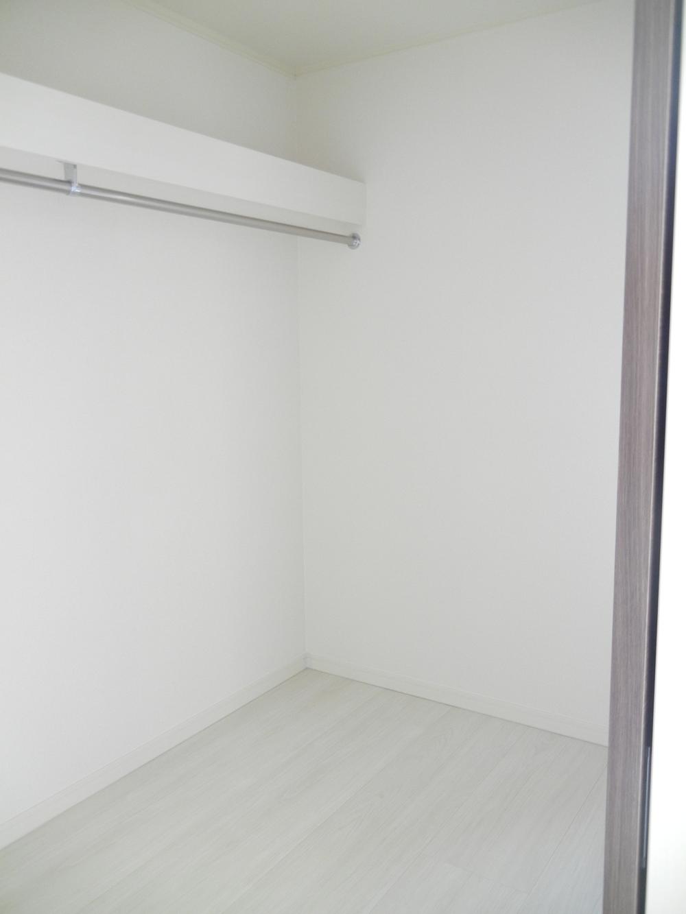 Receipt. 3 Pledge of walk-in closet