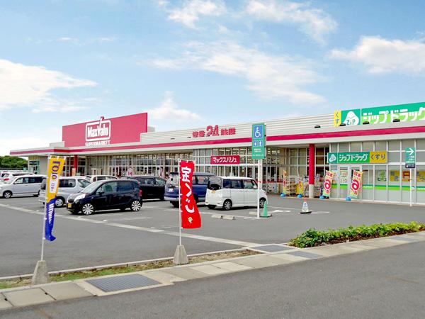 Supermarket. 700m until Makkusubaryu