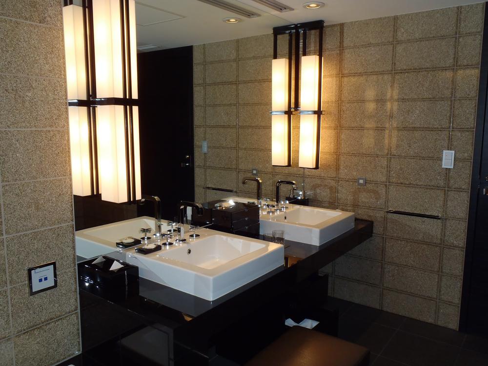 Other. Lavatory same specifications