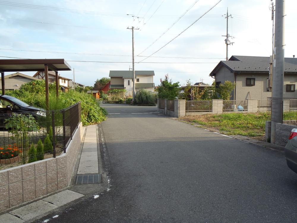 Local photos, including front road. Local (11 May 2013) Shooting