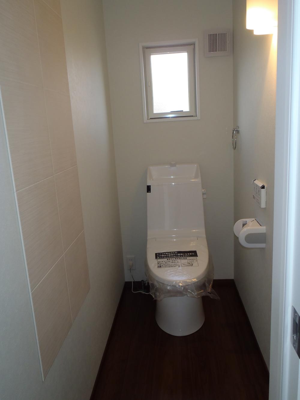 Toilet. Local (11 May 2013) Shooting