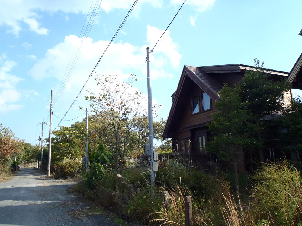 Local photos, including front road. Local (11 May 2013) Shooting