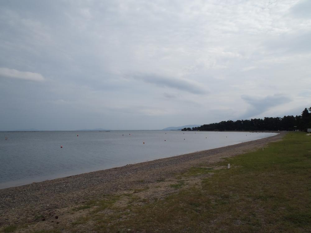 Other Environmental Photo. 2-minute walk from the lake baths (160M). 