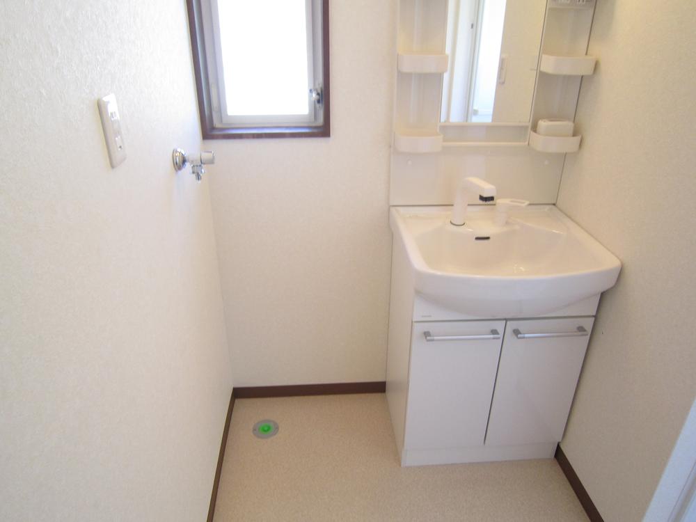 Wash basin, toilet. Local (September 2013) Shooting