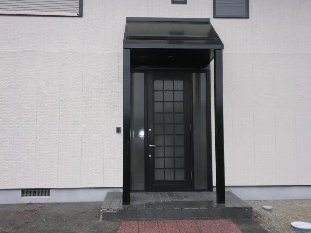 Entrance. Local (September 2013) Shooting