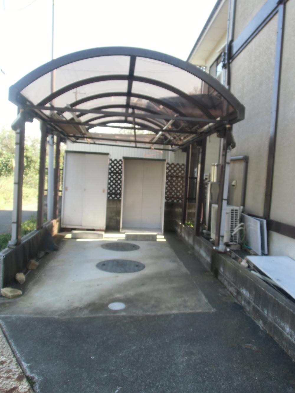 Parking lot. Local (11 May 2013) Shooting