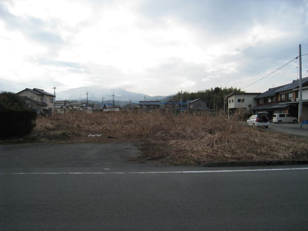 Local photos, including front road. Local (March 2013) Shooting