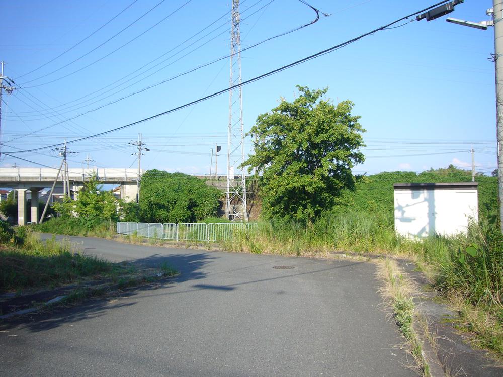 Local photos, including front road. Local (January 2013) Shooting