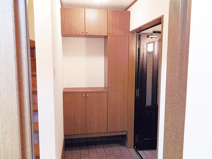 Entrance. Entrance inside